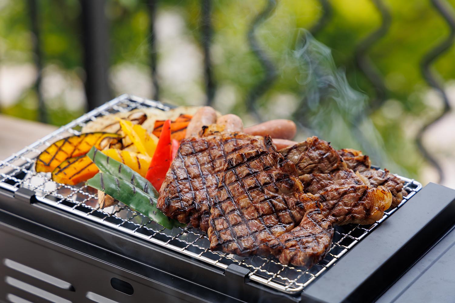 【5/9～10/13開催】パークを眺めながらテラスでBBQを堪能♪プラン限定ワンドリンク付！（夕朝食付き）